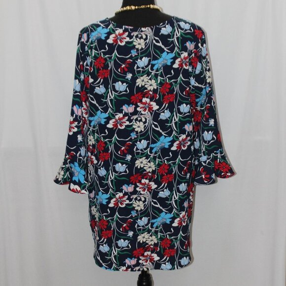 Bobeau Navy Floral Long Sleeve and V-neck Top - Picture 4 of 11
